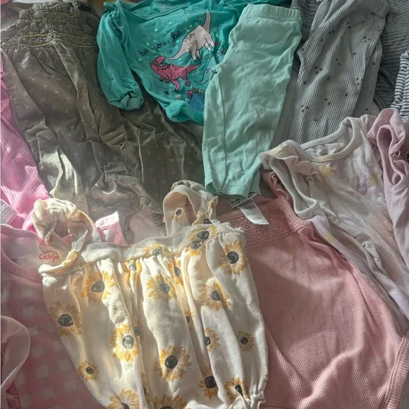 Newborn to 18 Months Baby Girl Clothing Bundle Lot - Picture 8 of 12